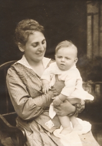 Maminka Ida Mohylová se synem Otakarem, který zemřel v dětském věku