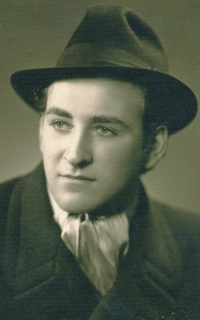 Bratr Milan Mohyla asi v roce 1945