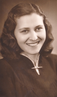 Sestra Eliška Mohylová asi v roce 1945