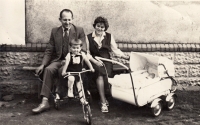 S ženou a dětmi, Sudice 1962