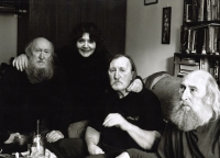 Jiří Neduha (zcela vpravo) se svou ženou a bratry Jaroslavem a Tomášem