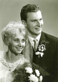 Svatební fotografie Jarmily a Vladimíra Pipalových (29. října 1966)