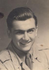 Vladimír Syrový  - podobenka z doby aktivní služby u Pomocných technických praporů, Praha, 1953