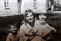 Manželka a děti Bedřicha Zahradníka, 60. léta 20. století 