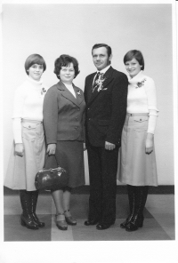 wedding guests, 1970s