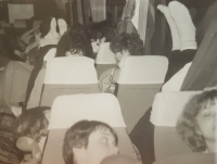 Pěvecký sbor jihočeských učitelek „on the road“, pamětnice s brýlemi vpravo, Švýcarsko, 1985