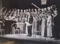 South Bohemian Teachers Choir, guest Eduard Haken in the middle, choirmaster Theodor Pártl on the left, witness in the second raw, first from the left, Prachatice, February 1988