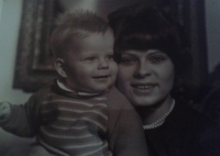 Jana Voborníková se synem (1975)