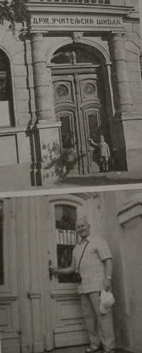 Václav Martínek u vchodu do obecné školy v roce 1934 a v roce 2008