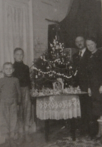 Vánoce během německé okupace – Václav Martínek s rodiči a bratrem