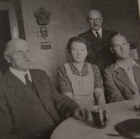 Václav Martínek během studia v Praze zpočátku bydlel s dědečkem, strýcem a tetou, 1946/1947