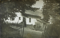 Dům rodiny v Hradečné před druhou světovou válkou