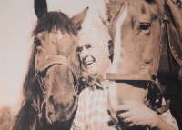 Pamětník s milovanými koňmi
