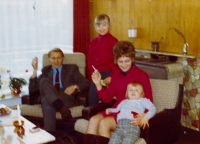 V holandském bytě s rodinou, mezi lety 1970 a 1972