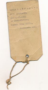 The tag that the witness's mother had during transport to Svatobořice