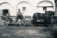 Pavel Dobrovolný na statku v Ratibořicích u Třebíče, cca rok 1940