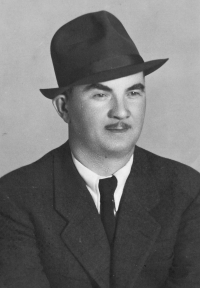 Witness's father, 1939
