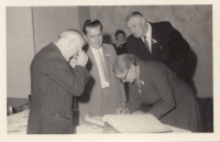  Marie Kyselová's parents signing a commemorative book at the occasion of their silver wedding anniversary in 1963, in front of the chairman of the national committee
