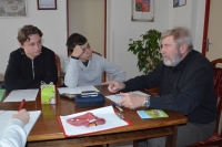 Jan Bartuška se žáky ZŠ Rudolfovská při natáčení