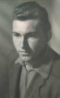 Josef Cihelka v době učení na obchodního příručího

