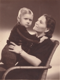 S maminkou Fanynkou, 40. léta
