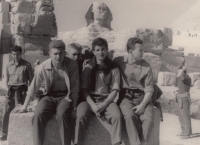 S Duklou v Egyptě, 60. léta, zleva: Masopust, Růžička, Jelínek, Súra, Kouba