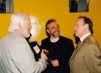 Miroslav jako televizní redaktor s hercem Jaroslavem Duškem, festival Finále (roku 2002)