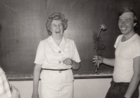 Před maturitou s třídní učitelkou (roku 1979)