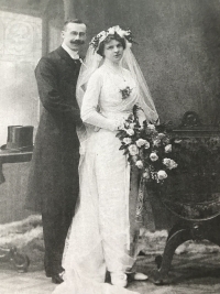 Svatební fotka rodičů Emila a Berty Korejsových (1912)