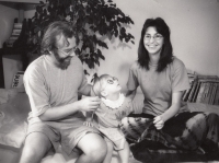 S ženou Kateřinou a mladší dcerou Terezou (roku 1993)