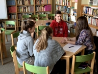 Debata nad podobou scénáře k rozhlasové reportáži