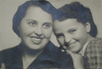 Olympijská vítězka Olga Fikotová (vpravo) - sestřenice pamětníka, která se v roce 1960 stala občankou USA