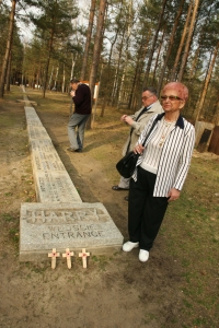 Sagan - a memorial at the entrance to the tunnel. Mgr. Ivana Škavradová from Ostrava, widow of the general-major Zdeněk Škavrada, a faithful comrade in fight to Jan and then a fellow sufferer of Vilda Bufek when they were captured. No wonder that these tribulations reinforced friendships and the families would often visit each other. (Ivana tries to continue the tradition and "Aunt Ivanka" is always there, although mostly on the phone due to the distances.)