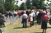 And here we have another photograph from the memorial book shows the memorial service at the graves of the Czechoslovak airmen. The quality of the photograph shot on foreign-made film is apparent at the first sight compared with Ivana’s shots. Well, this was Kodak and at that time, the Czechoslovaks were happy if they managed to get, through friends of friends, the East German, socialist, Orwo brand. Even in this year, in 1990. Iveta is well visible on the photograph, with her back towards the viewer, dressed in white.