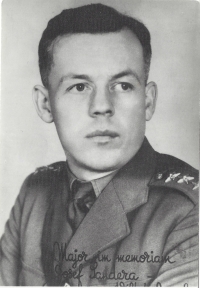 Nadporučík Josef Šandera - velitel výsadku Barium