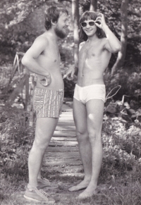 Josef Šeda na fotografii nalevo na setkání undergroundu