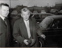Návštěva předsedy Národního shromáždění Josefa Smrkovského ve Škodových závodech, 5. 12. 1968