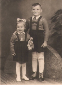 Milan Možný se sestrou