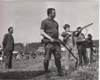 Při střelbě brokovnicí