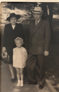 Dagmar Holečková with her parents