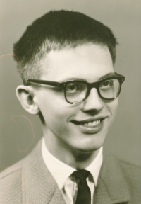 Miroslav Tomek v maturitním ročníku, 1964