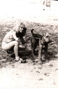 Eva V. travelling with a dog / 1985