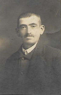 Alois Bock, dědeček pamětnice. Syn Isidora Bocka a Marianny Juříčkové. Rok 1921.