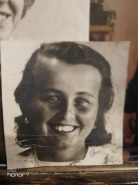 Věra Skrbková v mládí.