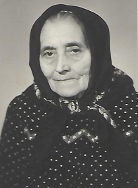 Veronika Bocková, babička pamětnice, rozená Hlavičková z Loučky. Rok 1952.