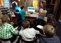 Žákovský tým při tvorbě reportáže