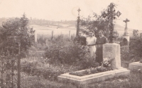 Hrob Antonína Poláka v Mirohošti v roce 1946