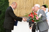 Accepting the Award of the Ministry of Culture from the Minister, Václav Jehlička. 2008