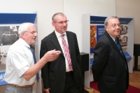 Mezinárodní folklorní festival Strážnice s tehdejším tajemníkem Ministerstva kultury Zdeňkem Novákem (uprostřed) a Janem Kristem (napravo), tehdejším ředitelem NULK, 2005