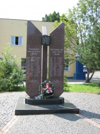 Pomník padlých Čechů v Rovně na němž je vytesáno také jméno Antonína Poláka